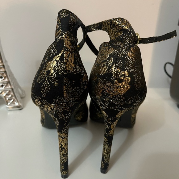 Black and gold print, size 10 - Picture 3 of 6